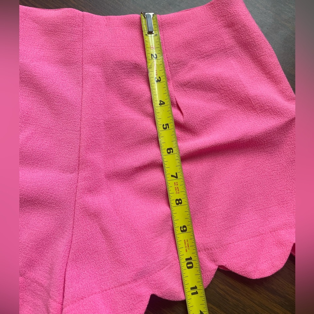 Pink sculpted hem shorts - Picture 5 of 6